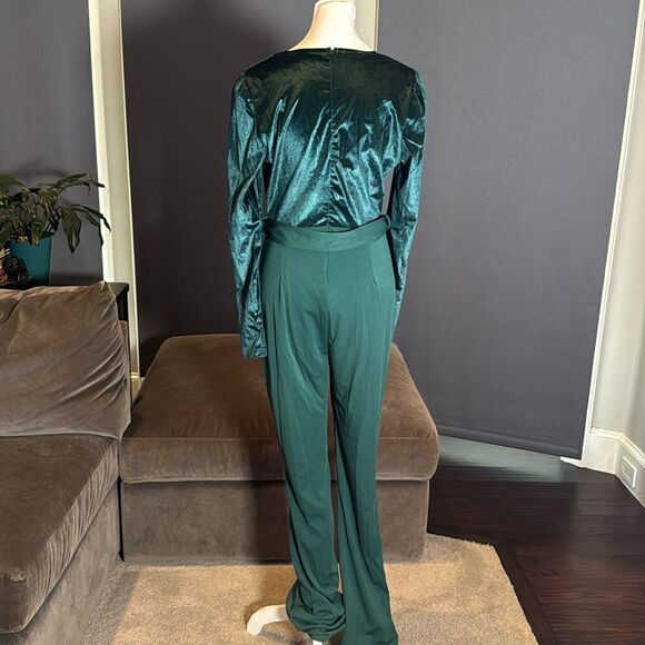 Women’s Green Jumpsuit Deep V-Neck Velvet Bodice Belted Waist Zip Back Size M - Picture 4 of 12